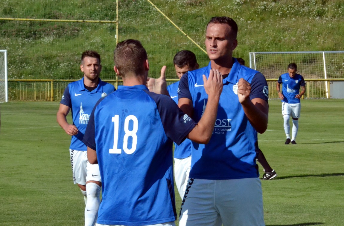Áčko porazilo Neratovice 3:0 a jde do čela tabulky